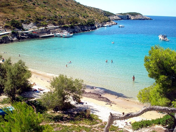 Beach sur l'île de Bisevo