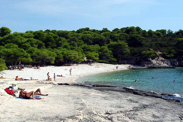 Srebrena baie sur l'île de Vis