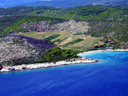 Vista della spiaggia di sabbia Zaglav, vicino a Milna